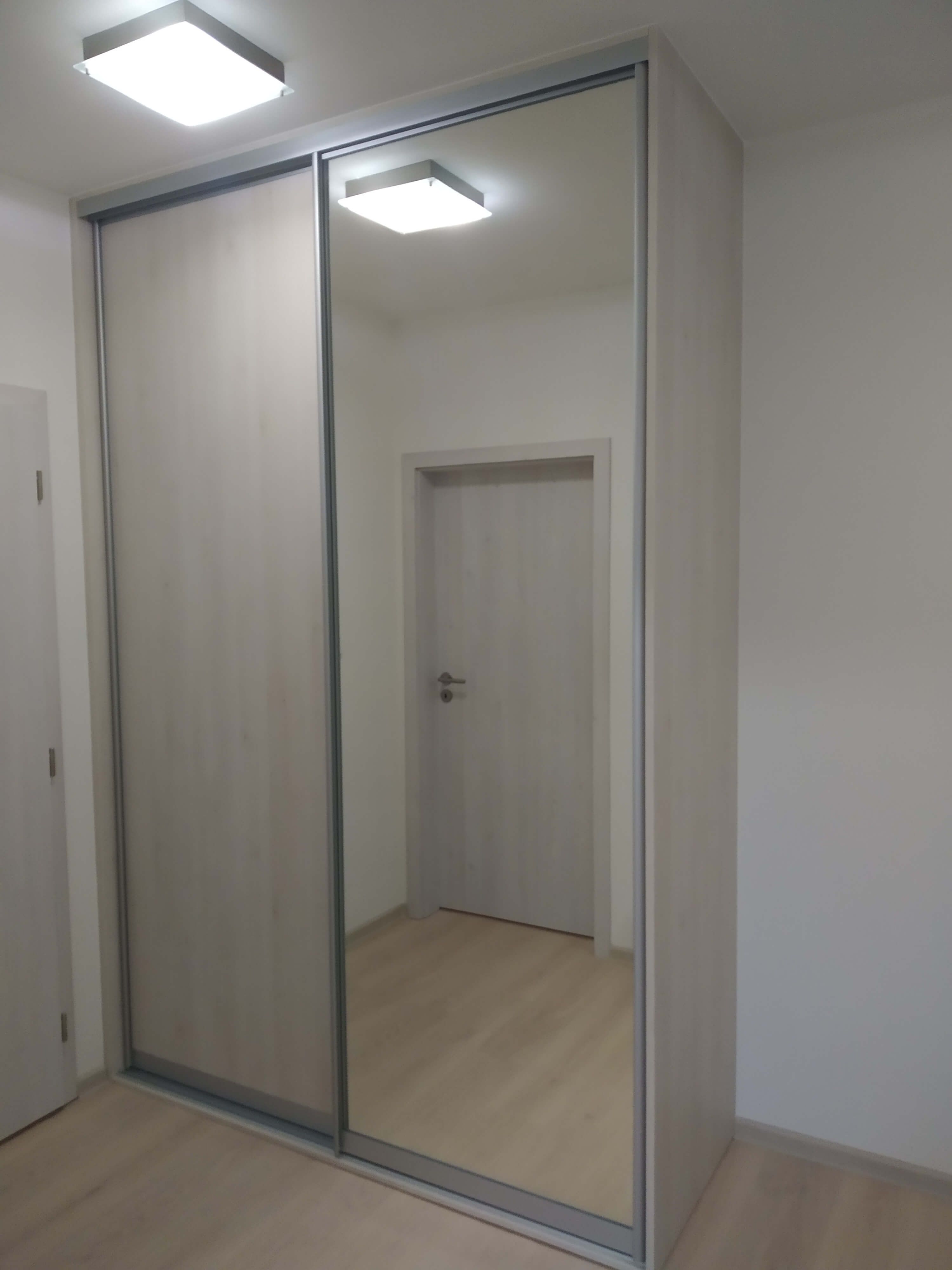 Dvoukřídlé vestavěné skříně